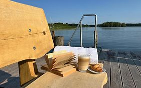 Landhotel Rosenhof Am Plauer See Garni Mit E-Lade Saeule